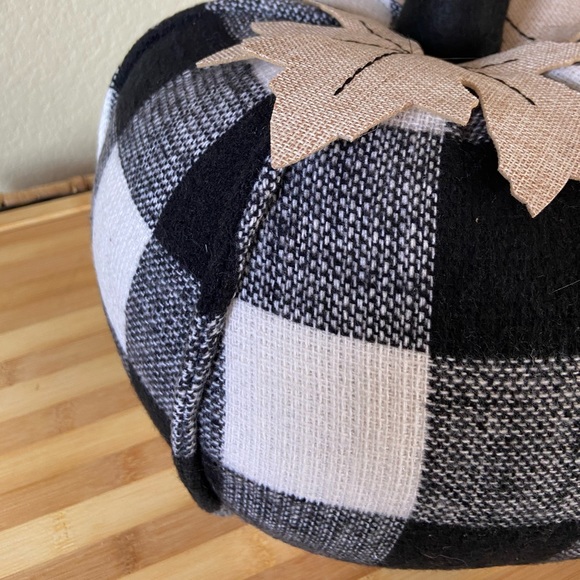 NEW 🖤 B&W Weighted Plaid Patterned Knit Farmhouse Decor Pumpkin - Picture 4 of 9